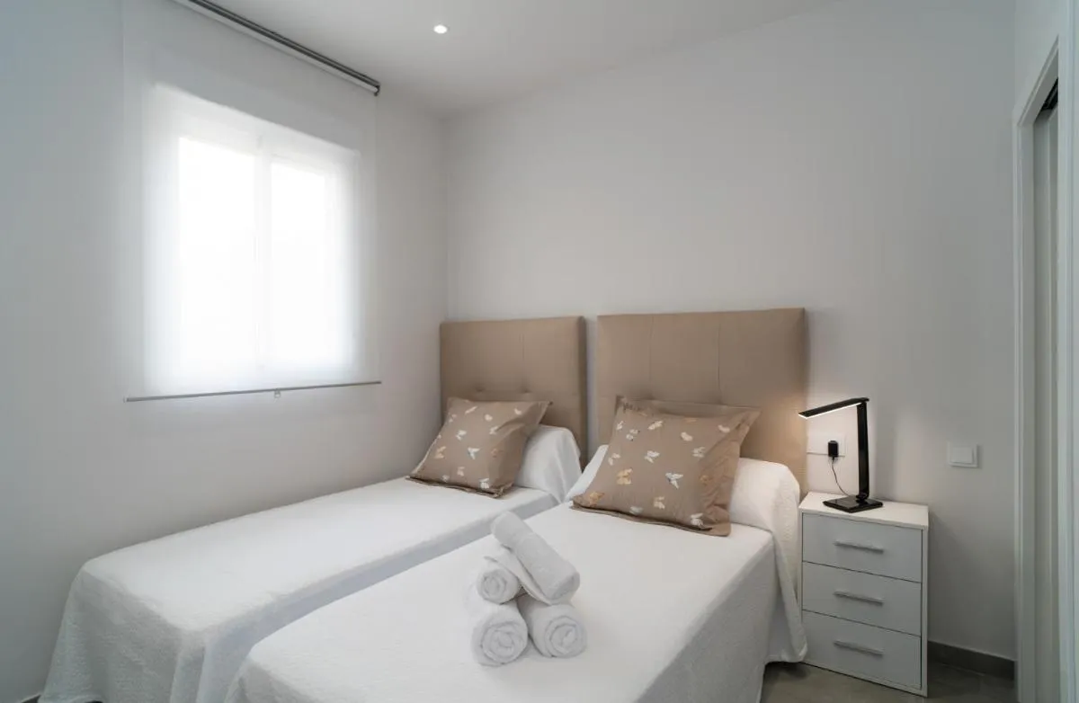 Image 4 of AAC Málaga – Apartamento con terraza, muy amplio, totalmente equipado, cerca del centro y nuevo!