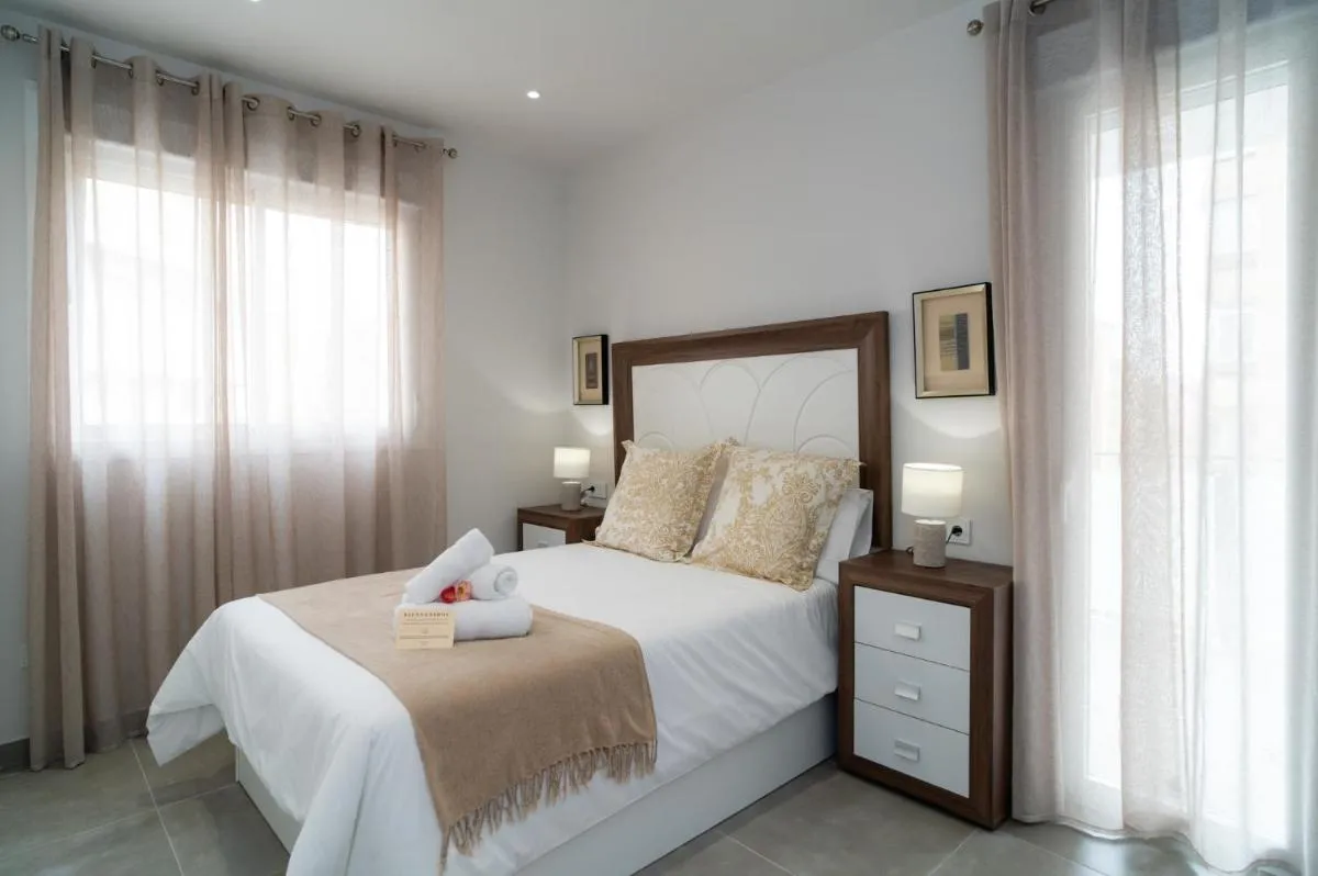 Image 1 of AAC Málaga – Apartamento con terraza, muy amplio, totalmente equipado, cerca del centro y nuevo!