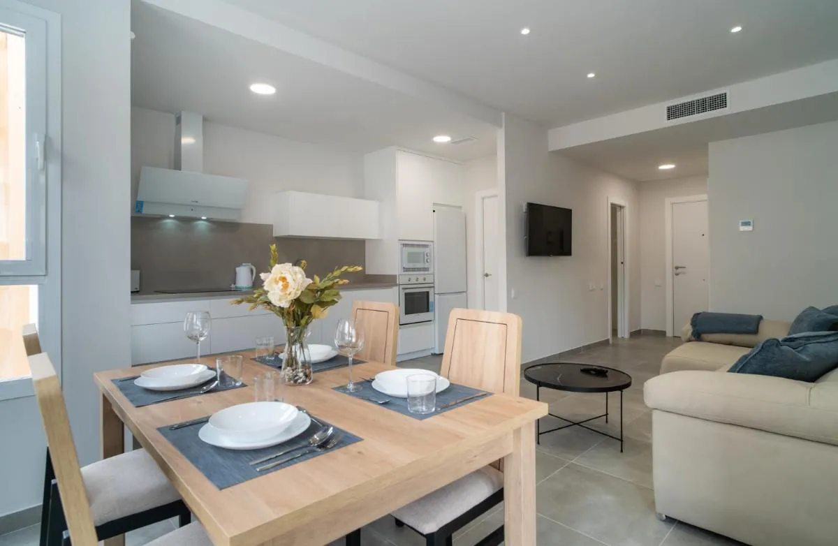 Image 2 of AAC Málaga – Apartamento con terraza, muy amplio, totalmente equipado, cerca del centro y nuevo!