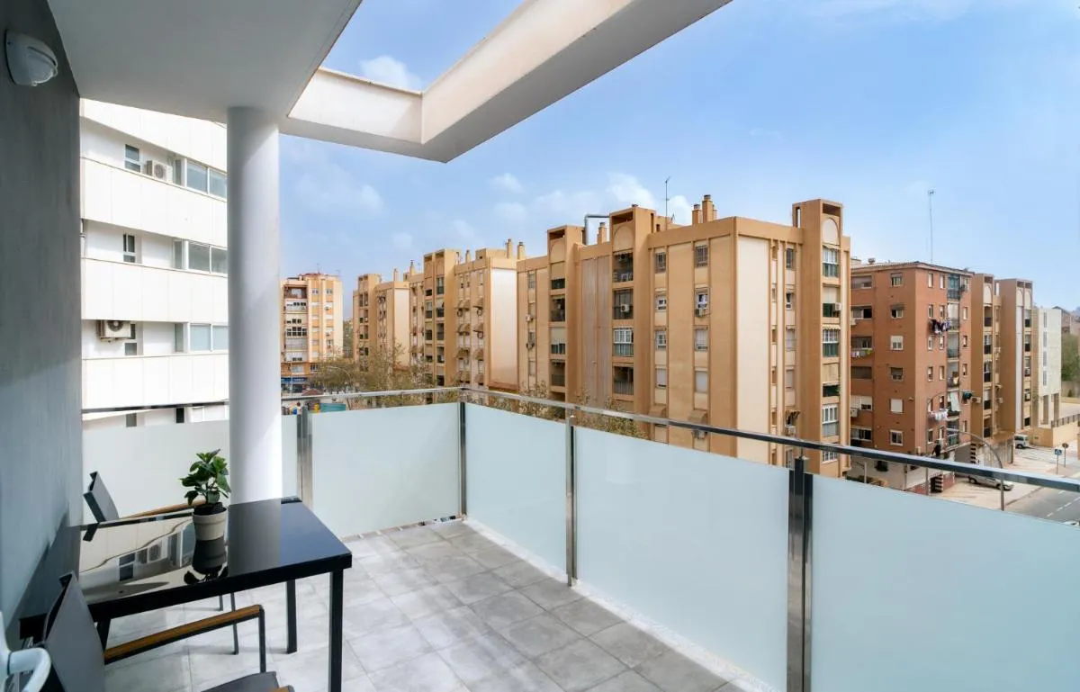 Image 3 of AAC Málaga – Apartamento con terraza, muy amplio, totalmente equipado, cerca del centro y nuevo!