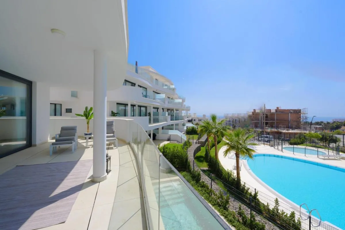 Image 2 of Amazing west-facing 3 bedroom apartment in Higueron West with sea views