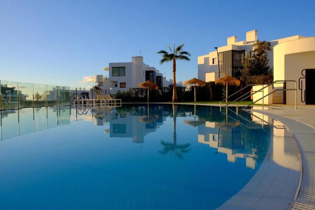 Image 3 of Amazing west-facing 3 bedroom apartment in Higueron West with sea views