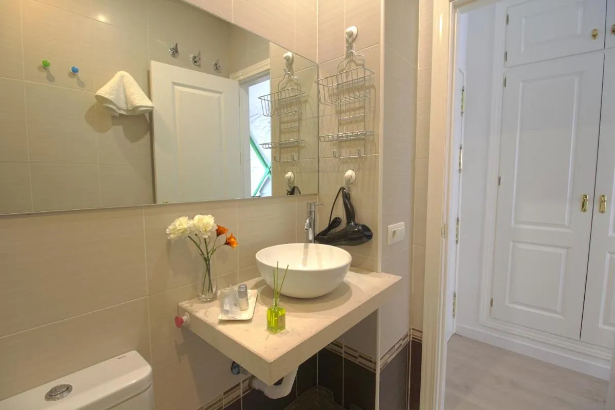 Image 2 of Apartamentos Romero Luna