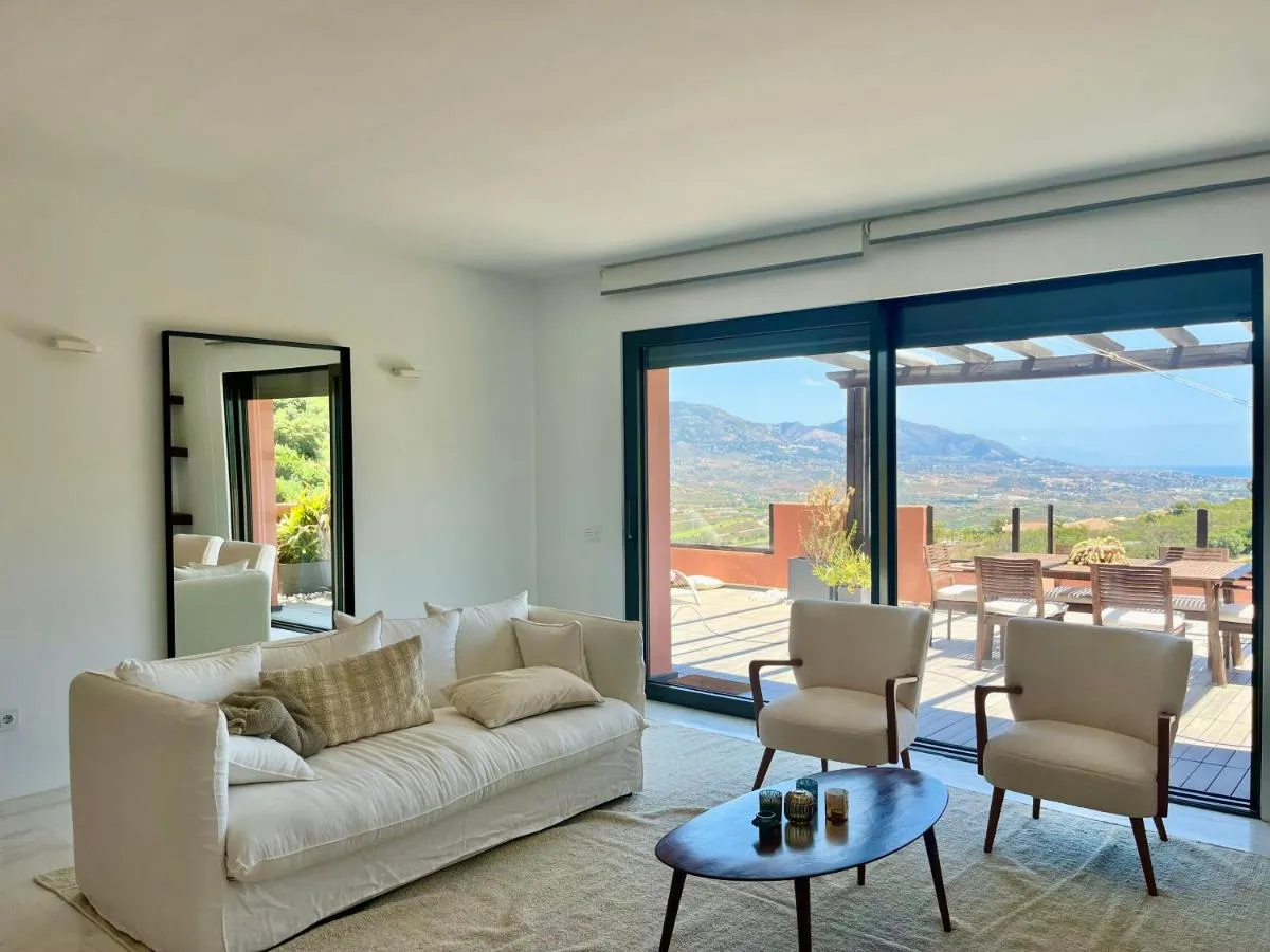 Image 5 of Bright apartment in the hills of Elviria