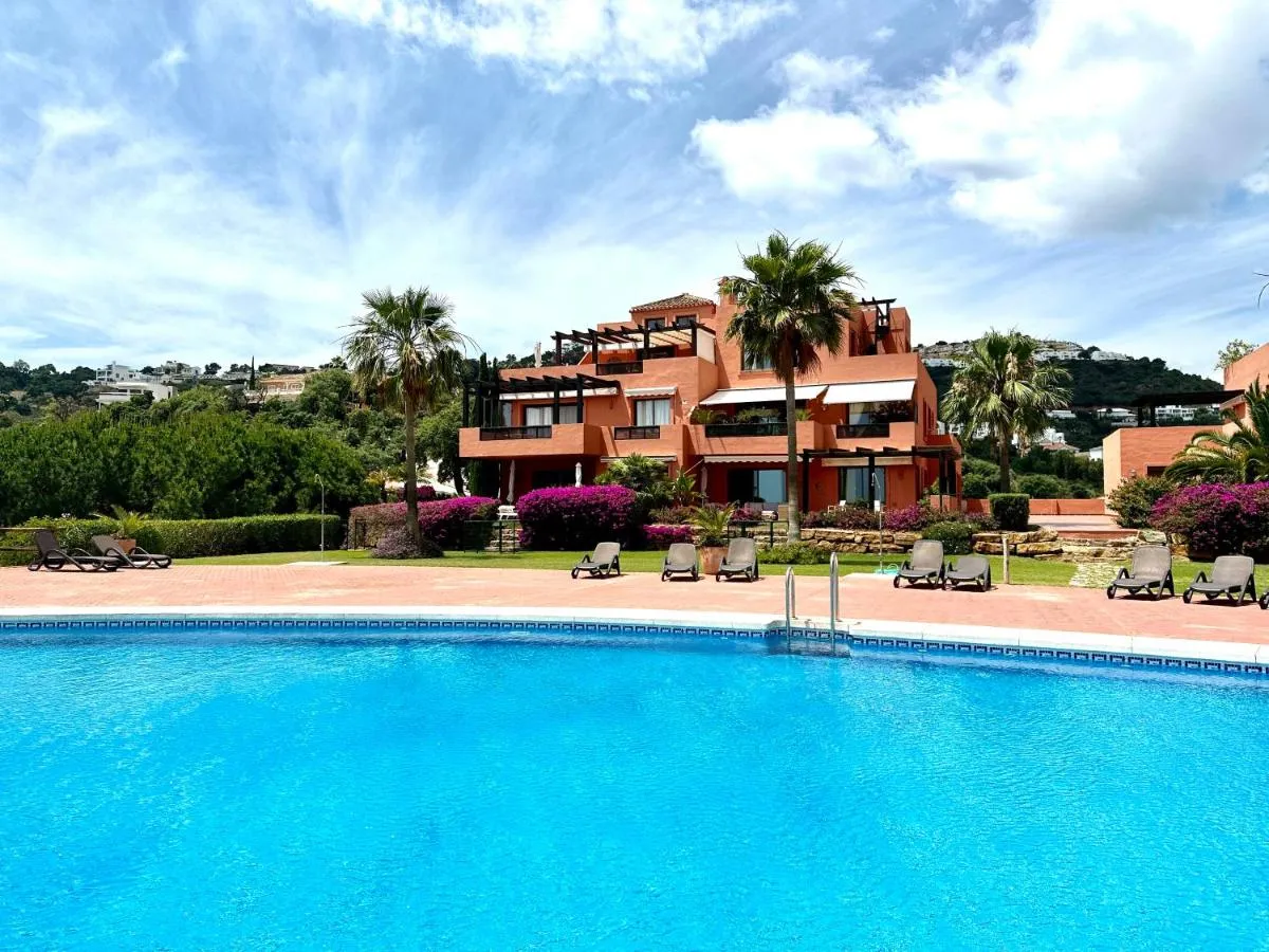 Image 1 of Bright apartment in the hills of Elviria