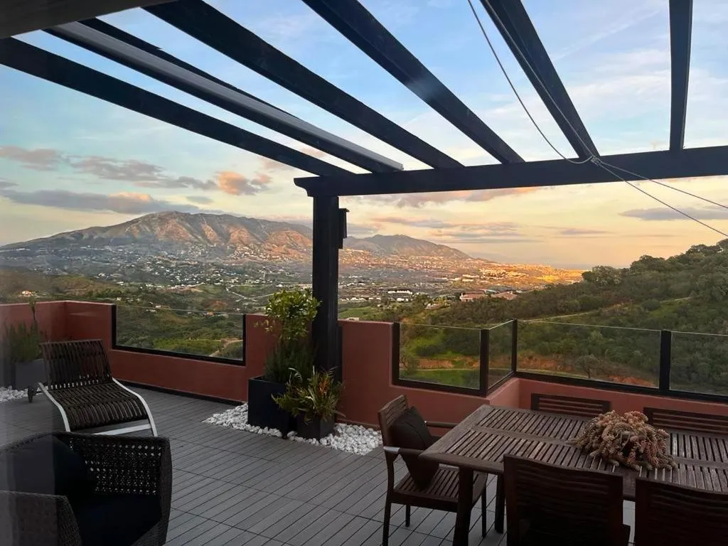 Image of Bright apartment in the hills of Elviria
