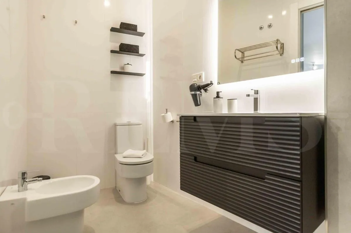 Image 2 of Central apartment with Picasso vibes by REMS