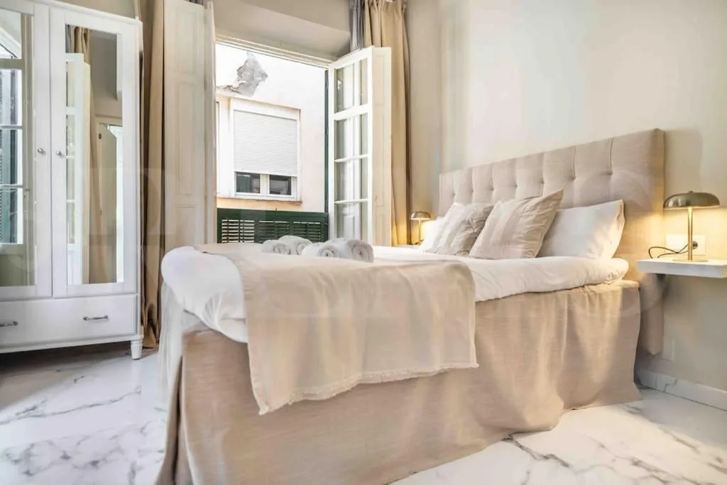 Image 5 of Central & authentic apartment with balcony by REMS