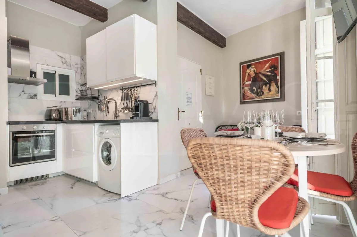 Image 3 of Central & authentic apartment with balcony by REMS