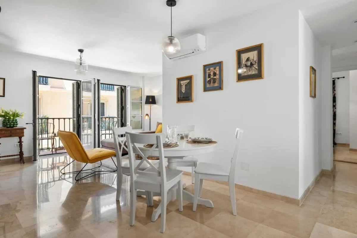 Image 1 of Classic urban flat in Malaga city center – MAL05