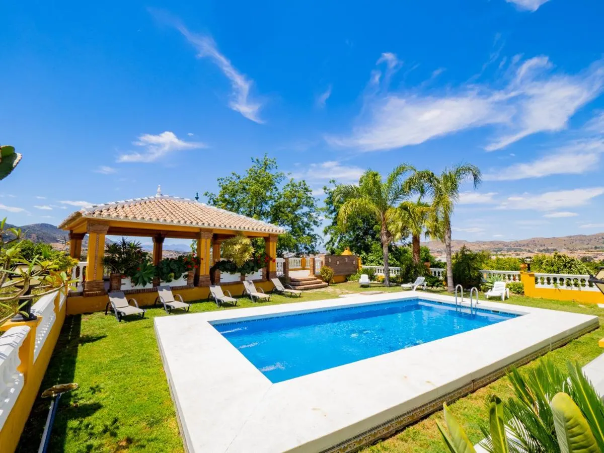 Image 5 of Cubo’s Villa Fina & Minigolf included