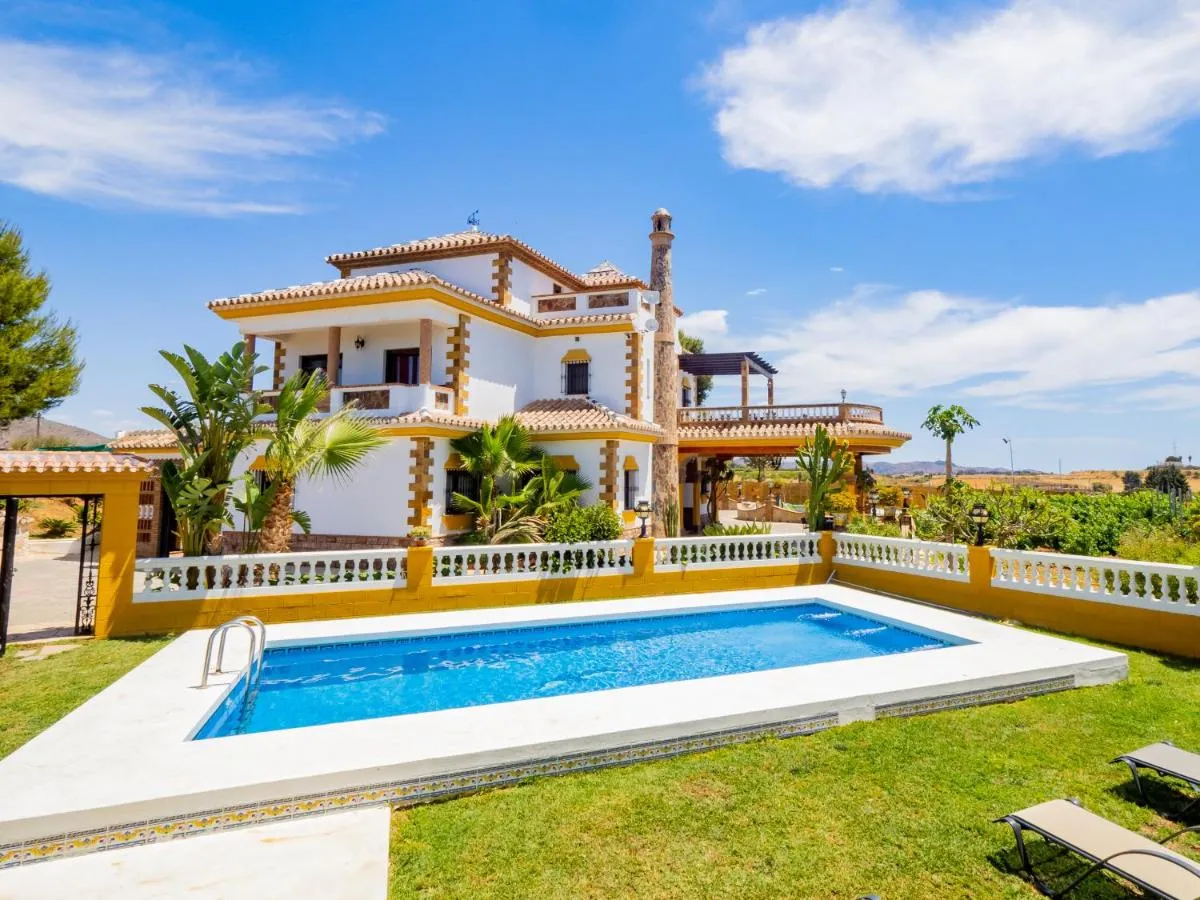 Image 1 of Cubo’s Villa Fina & Minigolf included
