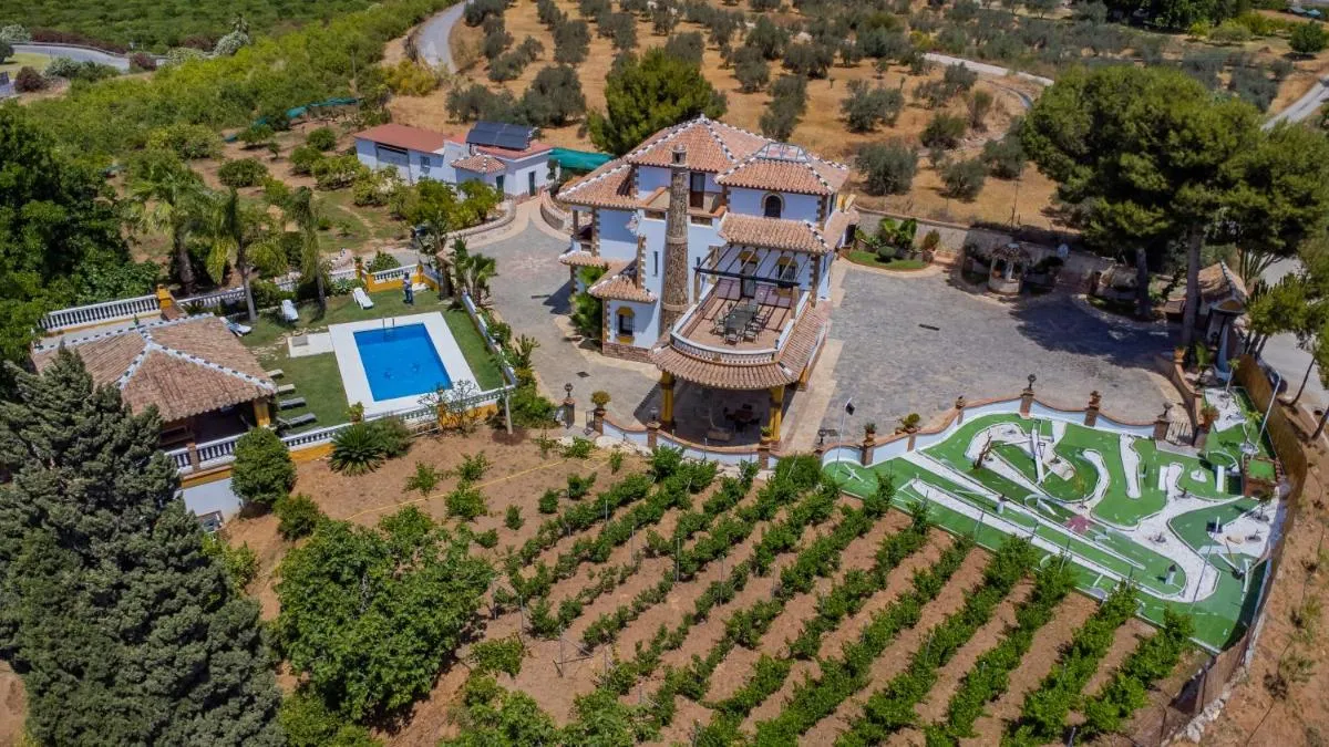 Image 6 of Cubo’s Villa Fina & Minigolf included