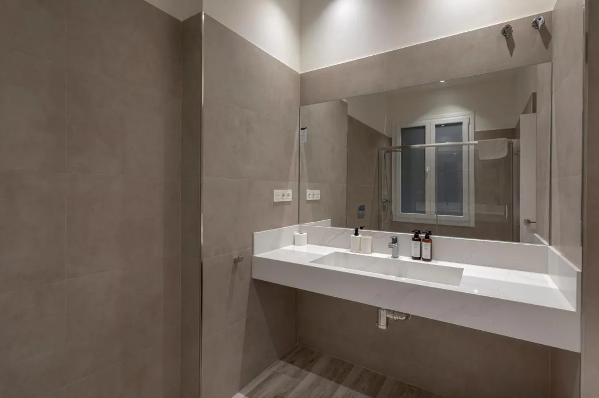 Image 2 of Fresh Velazquez Apartments