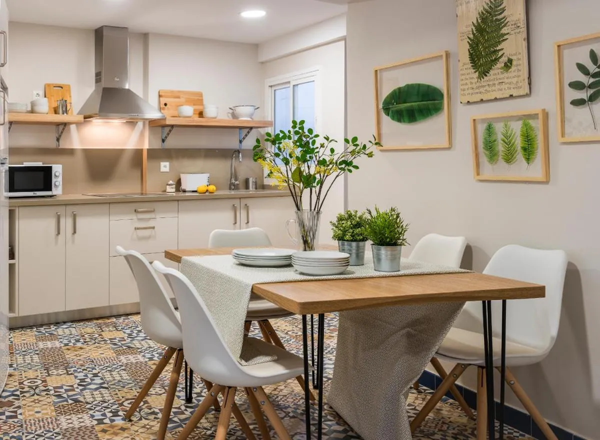 Image 4 of Genteel Home Picasso