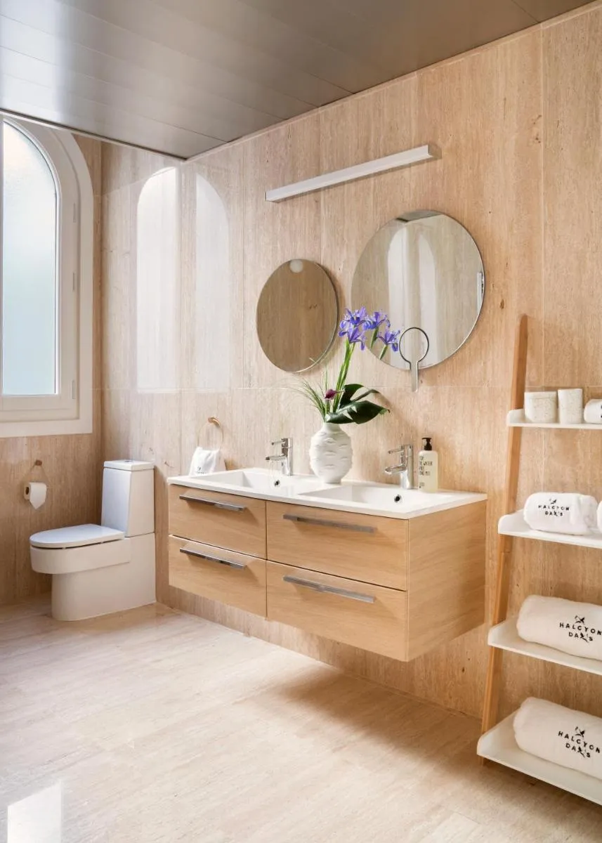 Image 4 of Halcyon Days designer apartments by Ana Locking