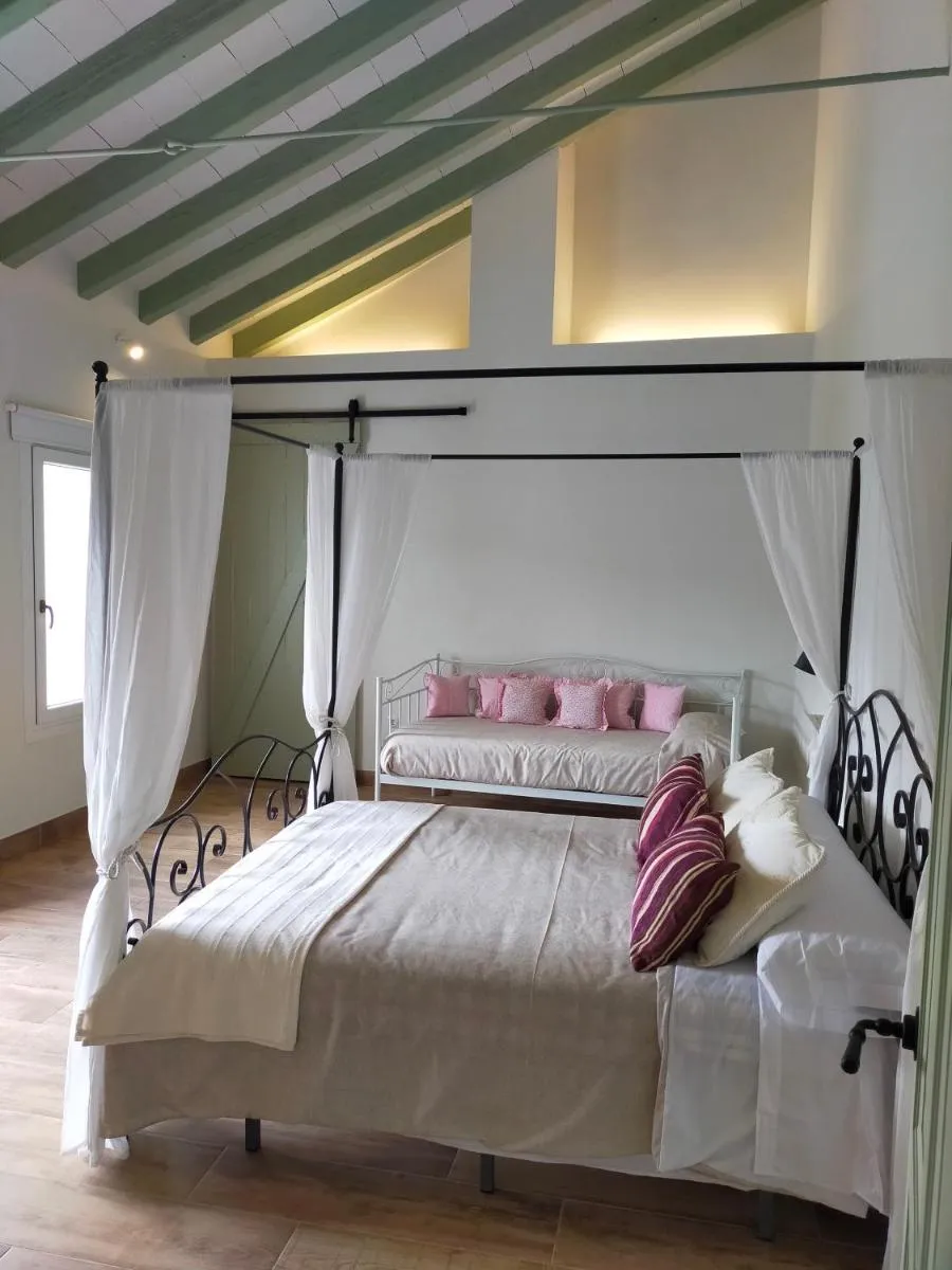Image 3 of LA CASA DE LA HUERTA Stylish family cottage in Malaga countryside