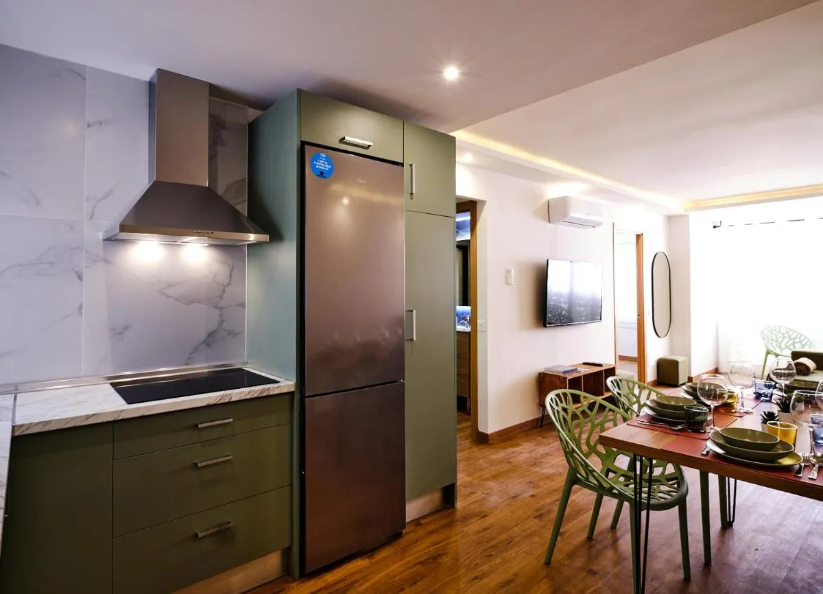 Image 3 of Leo Home- bright & centric 3 bedrooms apartment with private parking included