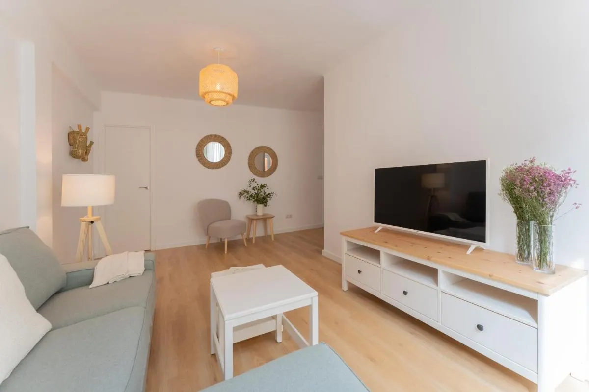Image 5 of Malaga Lux Oasis – Modern 3BR, Fast WiFi, SmartTV