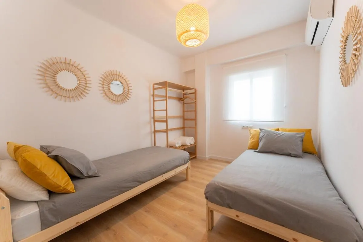 Image 3 of Malaga Lux Oasis – Modern 3BR, Fast WiFi, SmartTV