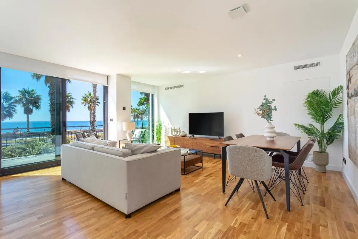 Image 4 of Malagueta Beach Front Luxury Apartment by Rent Me