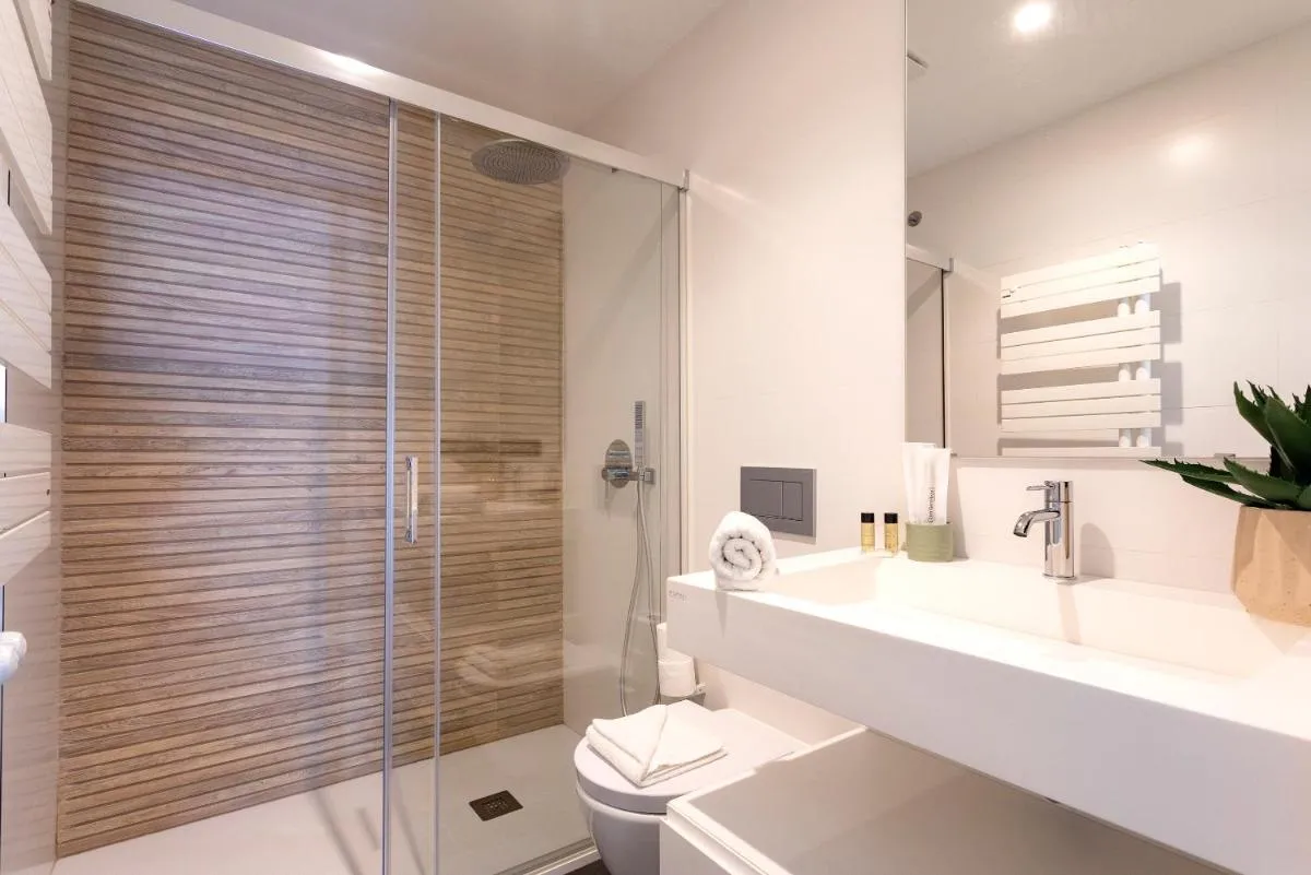 Image 2 of Malagueta Beach Front Luxury Apartment by Rent Me