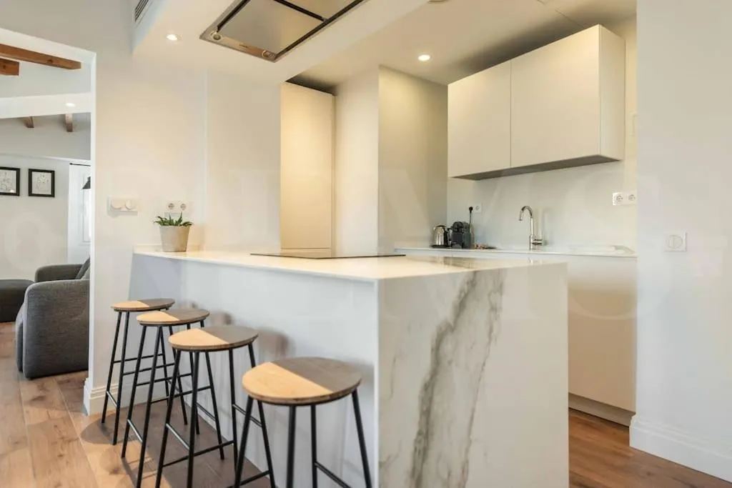 Image 1 of Modern apartment next to the Cervantes Theatre by REMS