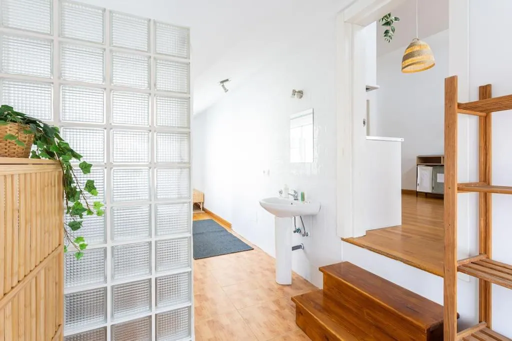 Image 2 of Penthouse in St Montaño, historic centre, WiFi.