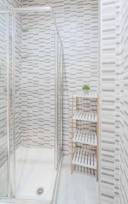 Image 3 of Relaxing apartment with community pool & parking – Center by REMS