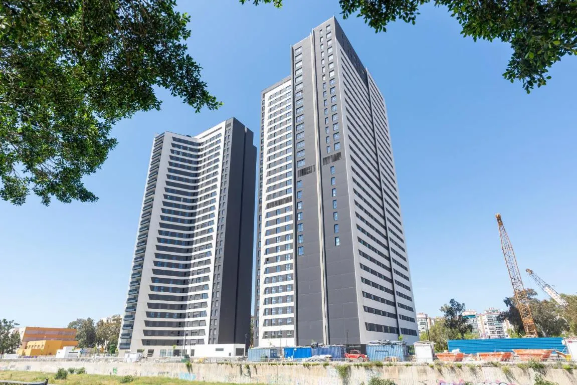 Image of Skyline III Pool & Coworking by ELE Apartments