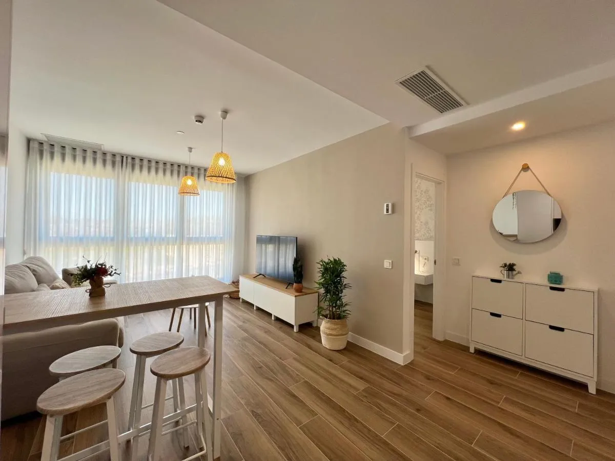 Image 2 of Skyline IV Pool & Coworking by ELE Apartments