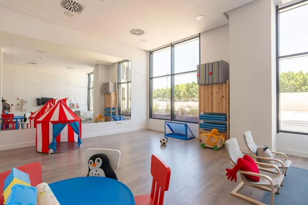 Image 4 of Skyline VI Pool & Coworking by ELE Apartments
