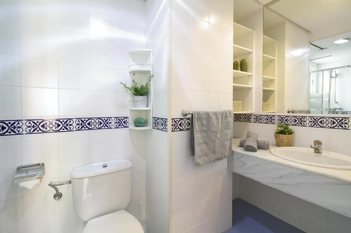 Image 2 of Spacious centre apartment in Málaga