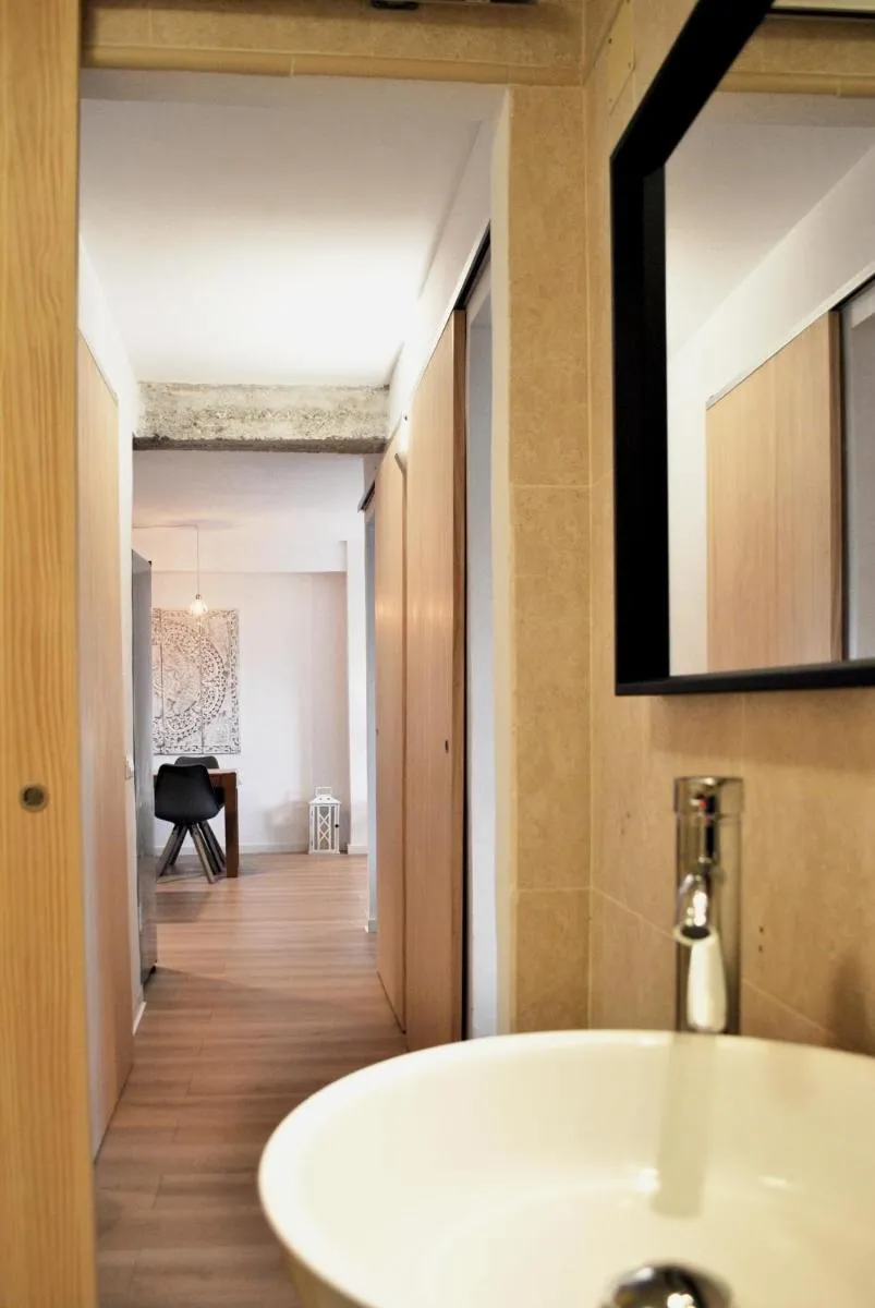 Image 3 of THE BOHO-CHIC OASIS, lovely city center apartment