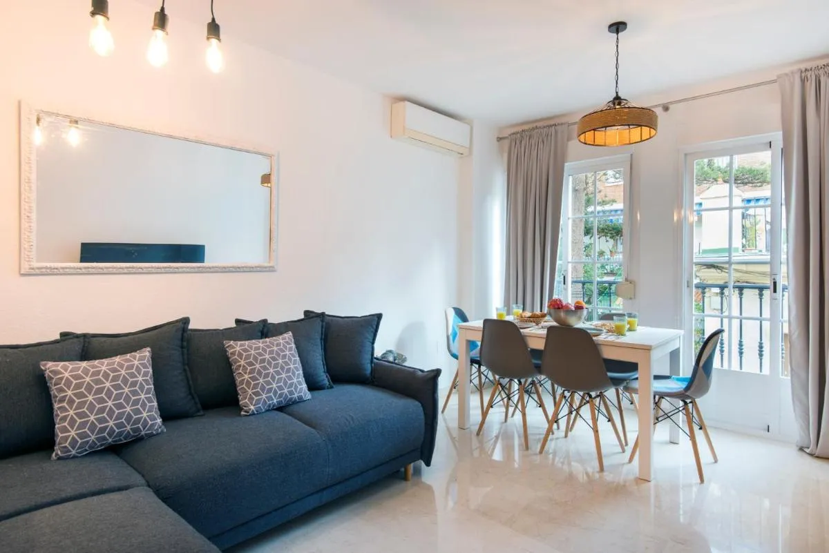 Image 3 of Victoria Square 2, Center Apartment