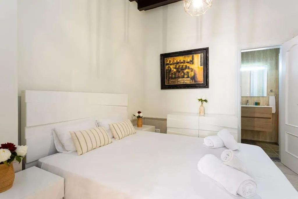 Image 3 of 1. Casa de Alma. Apartment in historic house