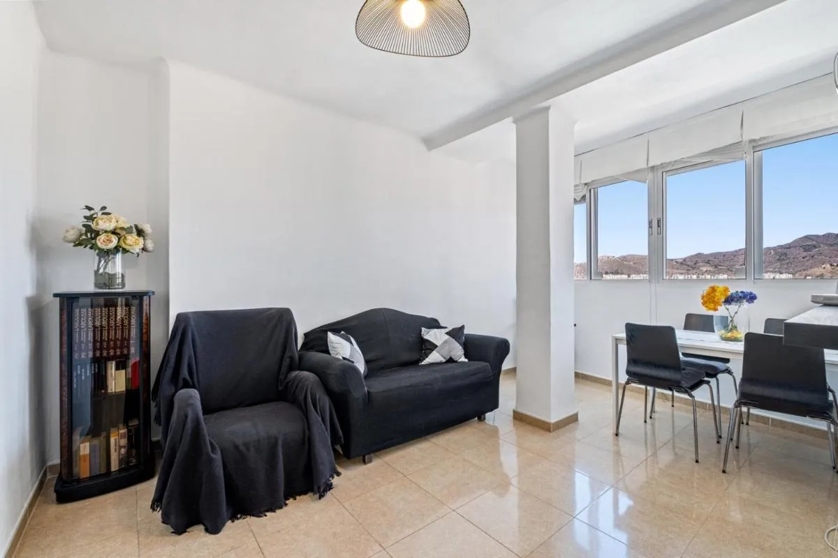 Image 2 of 3 Bedroom Apartment near City Centre