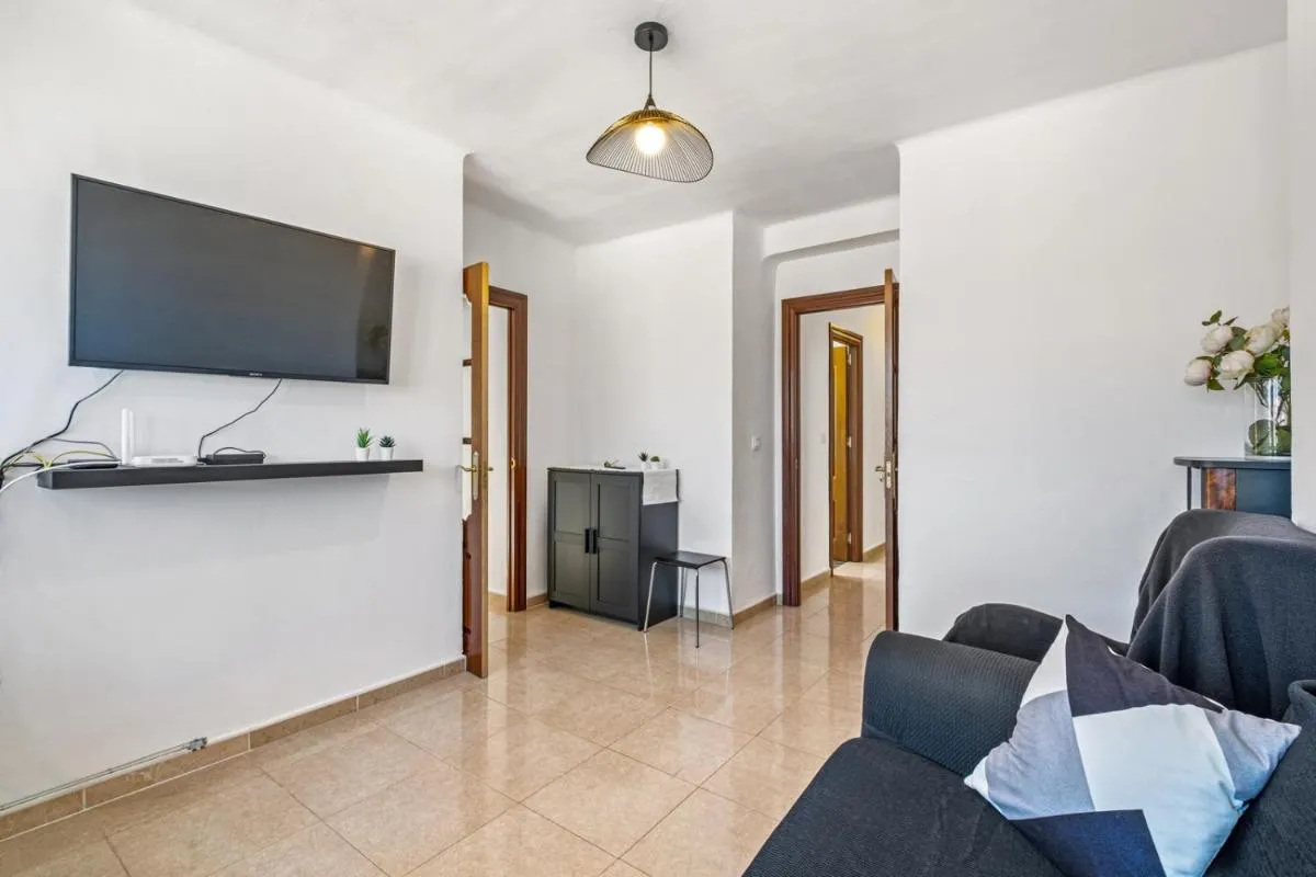 Image 1 of 3 Bedroom Apartment near City Centre