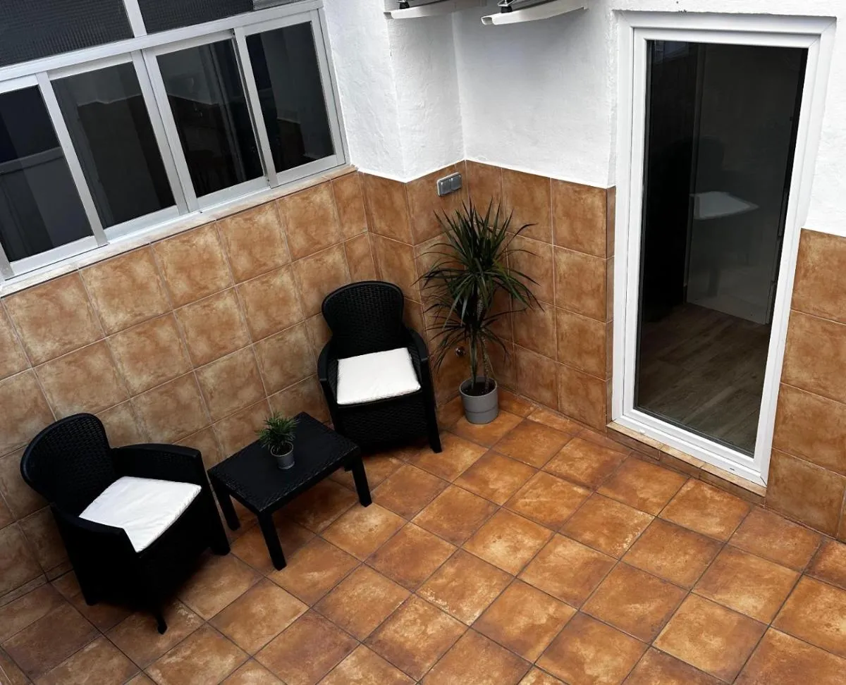 Image 2 of Amplia casa entera con patio y terraza para familia y grupo de amigos