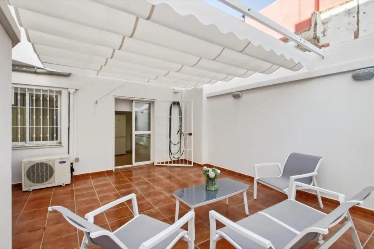 Image 2 of Amplio piso con terraza