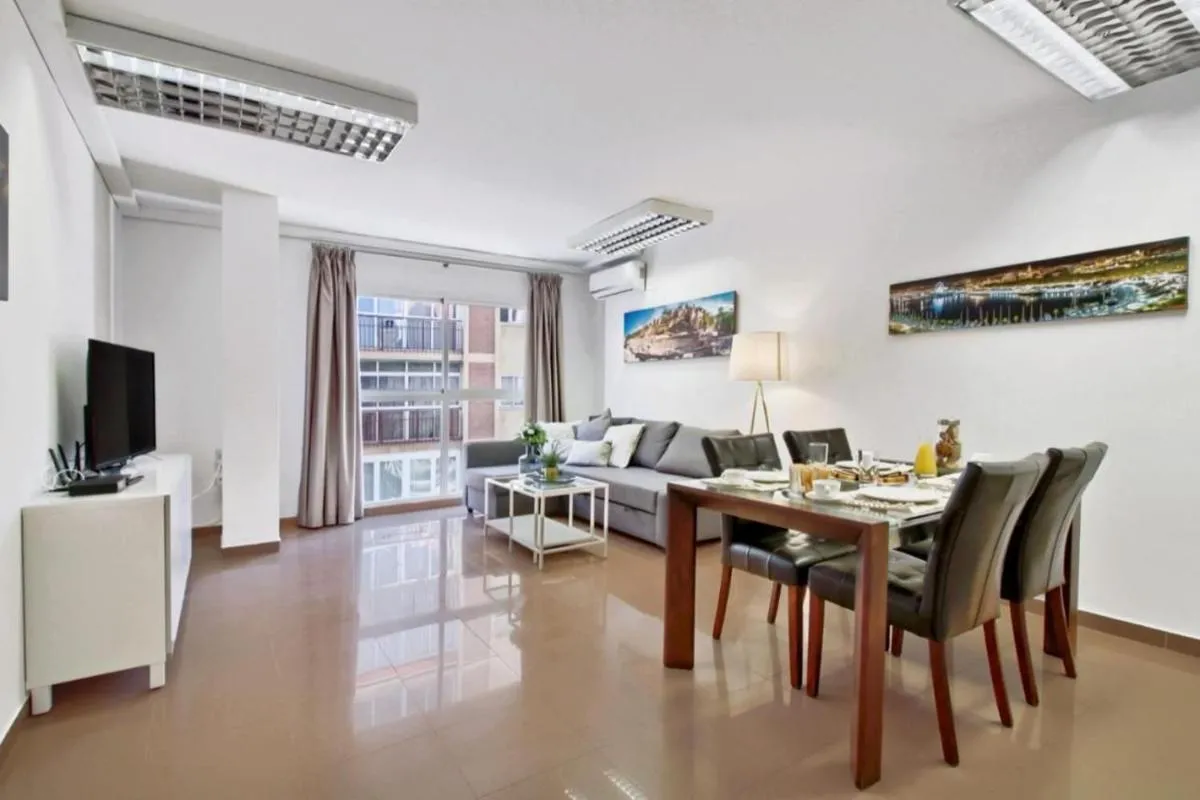 Image 4 of Amplio piso con terraza