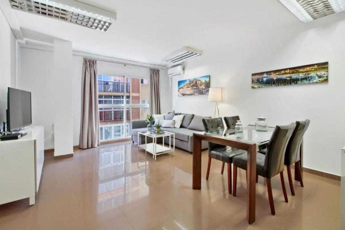Image 5 of Amplio piso con terraza