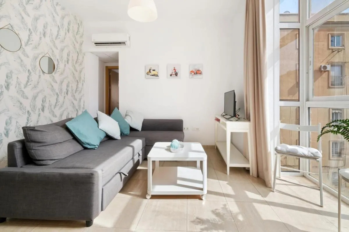 Image 1 of Apartamento con terraza privada en málaga centro