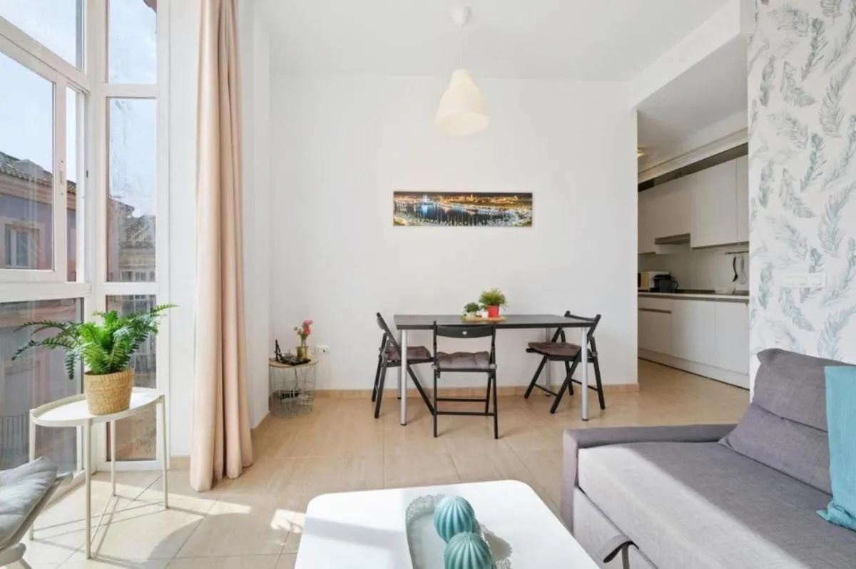 Image 4 of Apartamento con terraza privada en málaga centro