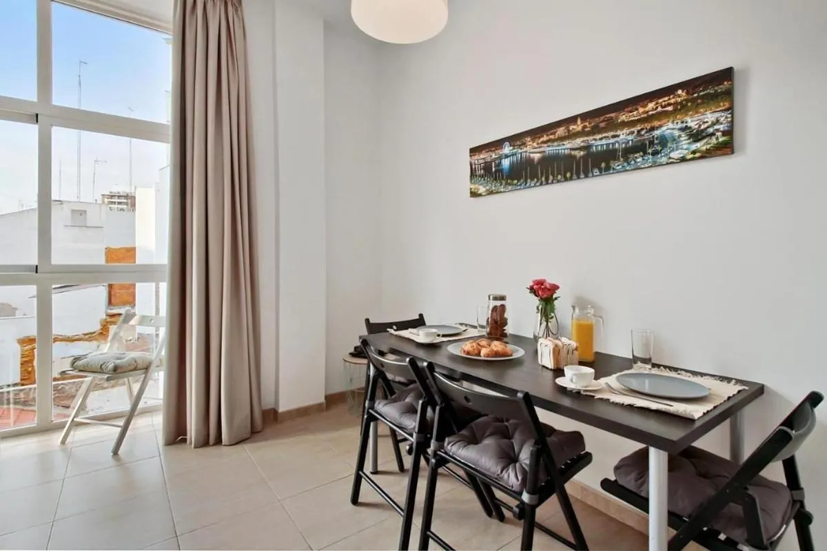 Image 5 of Apartamento con terraza privada en málaga centro