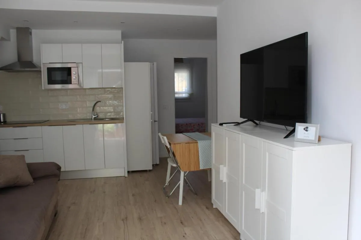 Image 3 of Apartamentos Angelita Plaza Beach