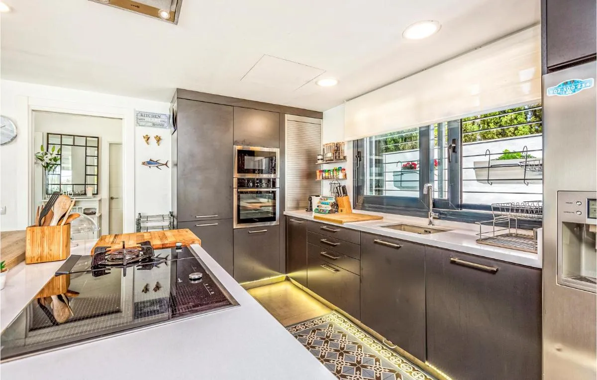 Image 5 of Awesome Home In Cala Del Moral With Kitchen