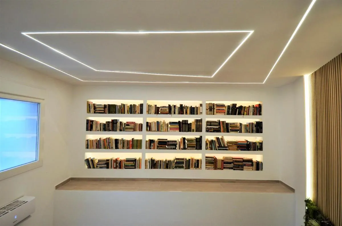 Image 1 of BIBLIOTECA DE LUJO EN EL CENTRO HISTORICO DE MÁLAGa