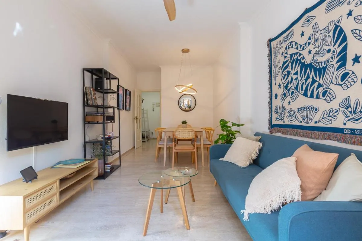 Image 4 of Bright apartment with patio and balconies in the center