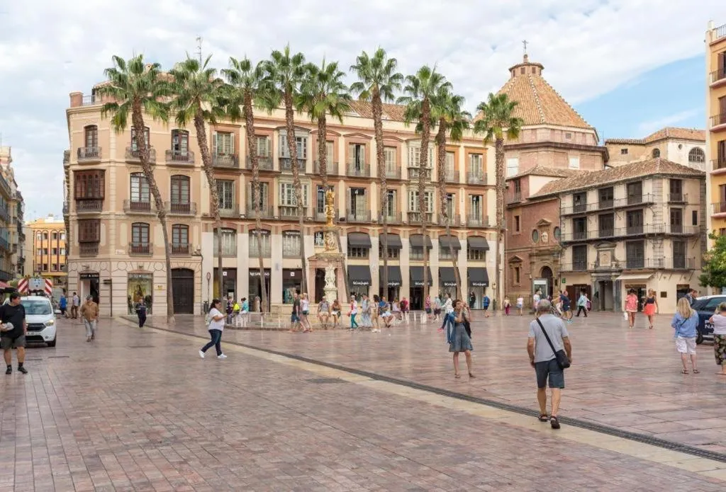 Image of By malagagrupos LARIOS CENTRO HISTORICO PARKING GRATIS